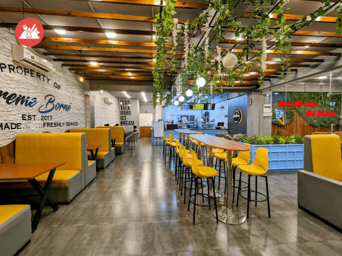 CremeBorne IceCream & Dessert's cafe mysore