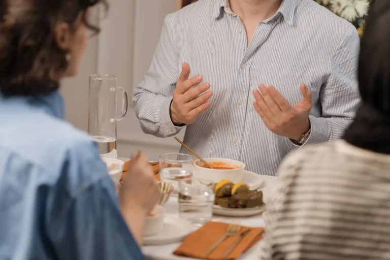 Best family restaurant chains in America - Family enjoying a meal at a restaurant chain