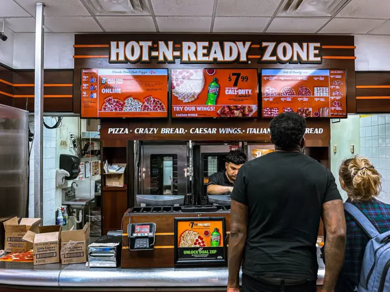 Best pizza chain menu deals in America - Comparison of pizza chain deals from Domino's, Pizza Hut, Papa John's, Little Caesars, and Marco's