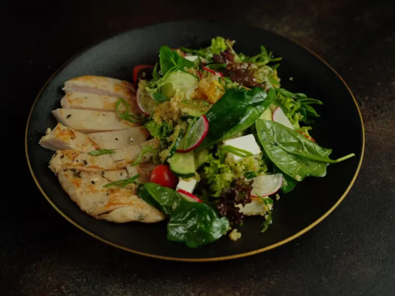 Best restaurant salads that are actually filling in America - A colorful, hearty salad with grilled chicken, quinoa, avocado, and mixed gree